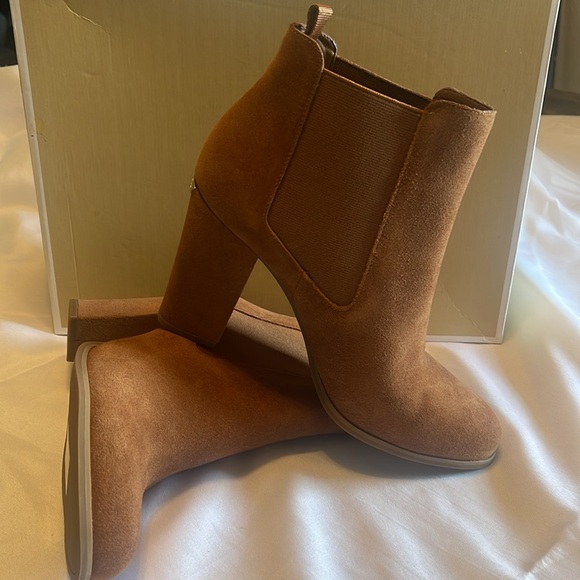 Michael Kors Womens
Suede Boots Sz US 8.5 - Picture 5 of 13